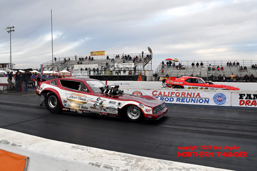 Chris Davis - 'Old School Nitro' (near lane) 
vs Jerry Eepeseth - 'Rolling Thunder 2.0' (far lane) - NFC
